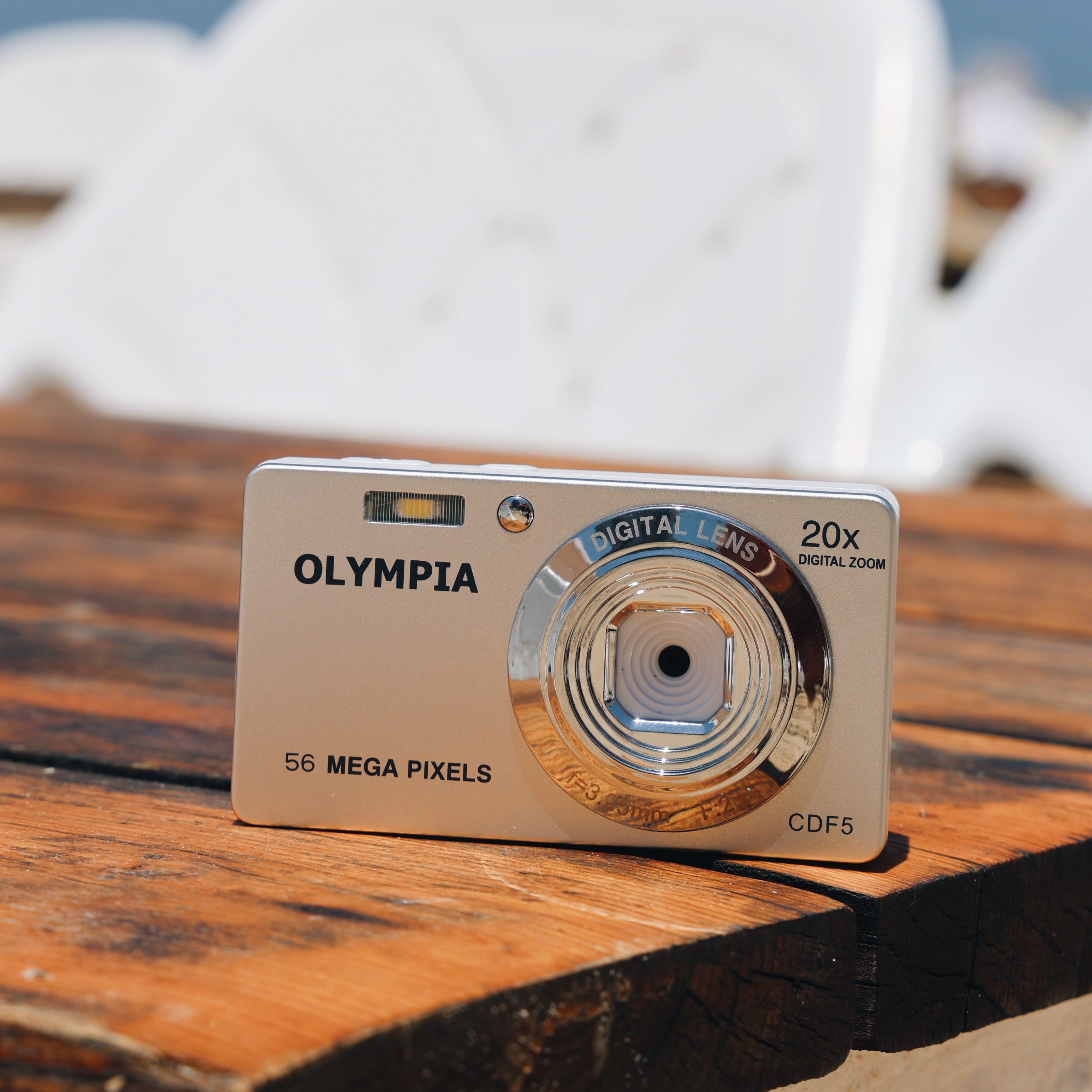 מצלמה דיגיטלית Olympia White